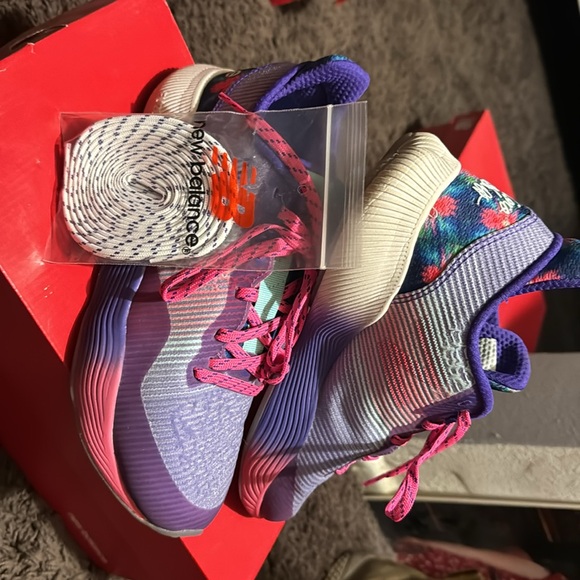 New balance: women’s shoes - Picture 2 of 5